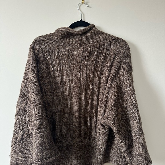 BROWN SWEATER SIZE MEDIUM REQUEST - Picture 4 of 5
